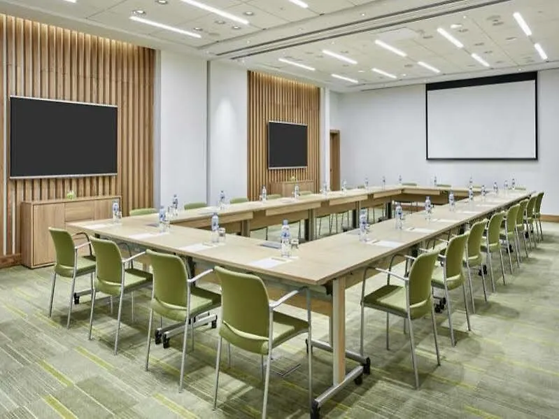 Hilton Garden Inn Dubai, Mall Avenue 4*, Dubai