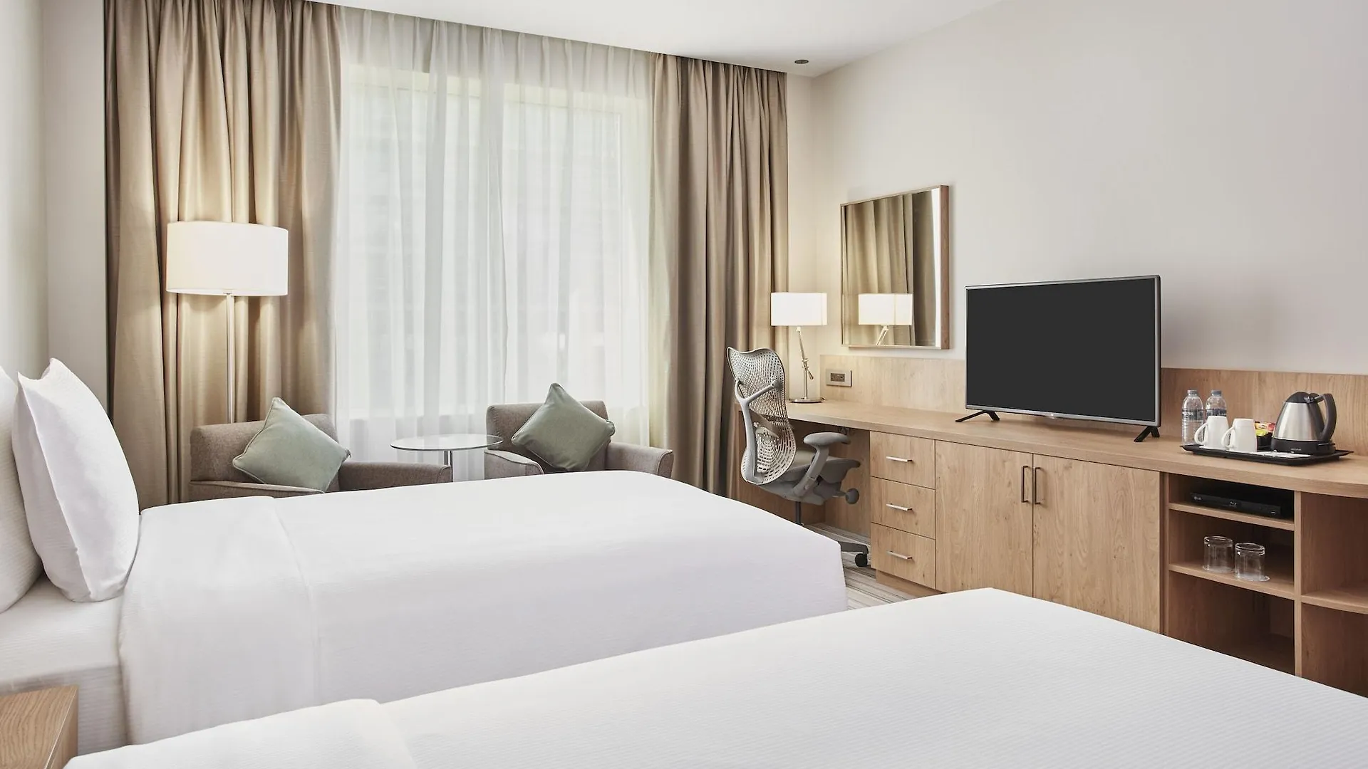 Hilton Garden Inn Dubai, Mall Avenue דובאי