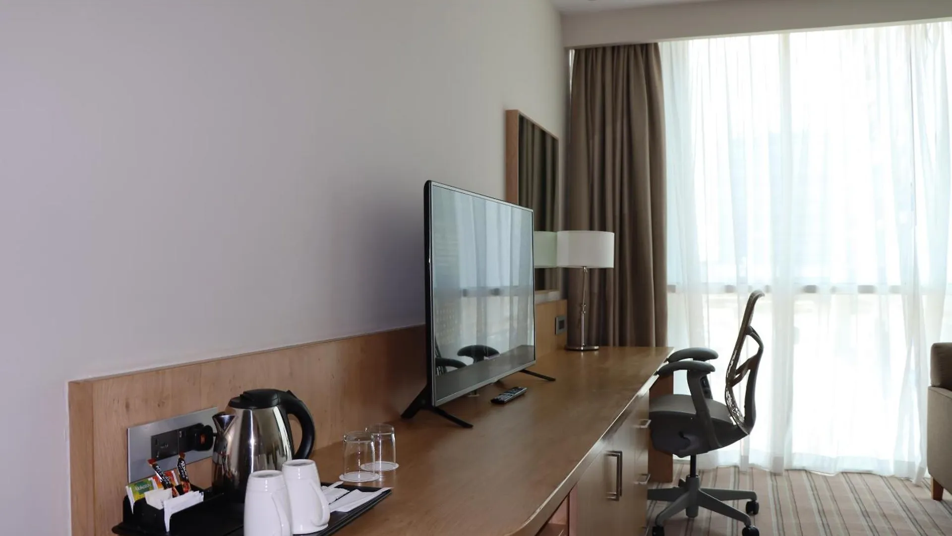 מלון Hilton Garden Inn Dubai, Mall Avenue